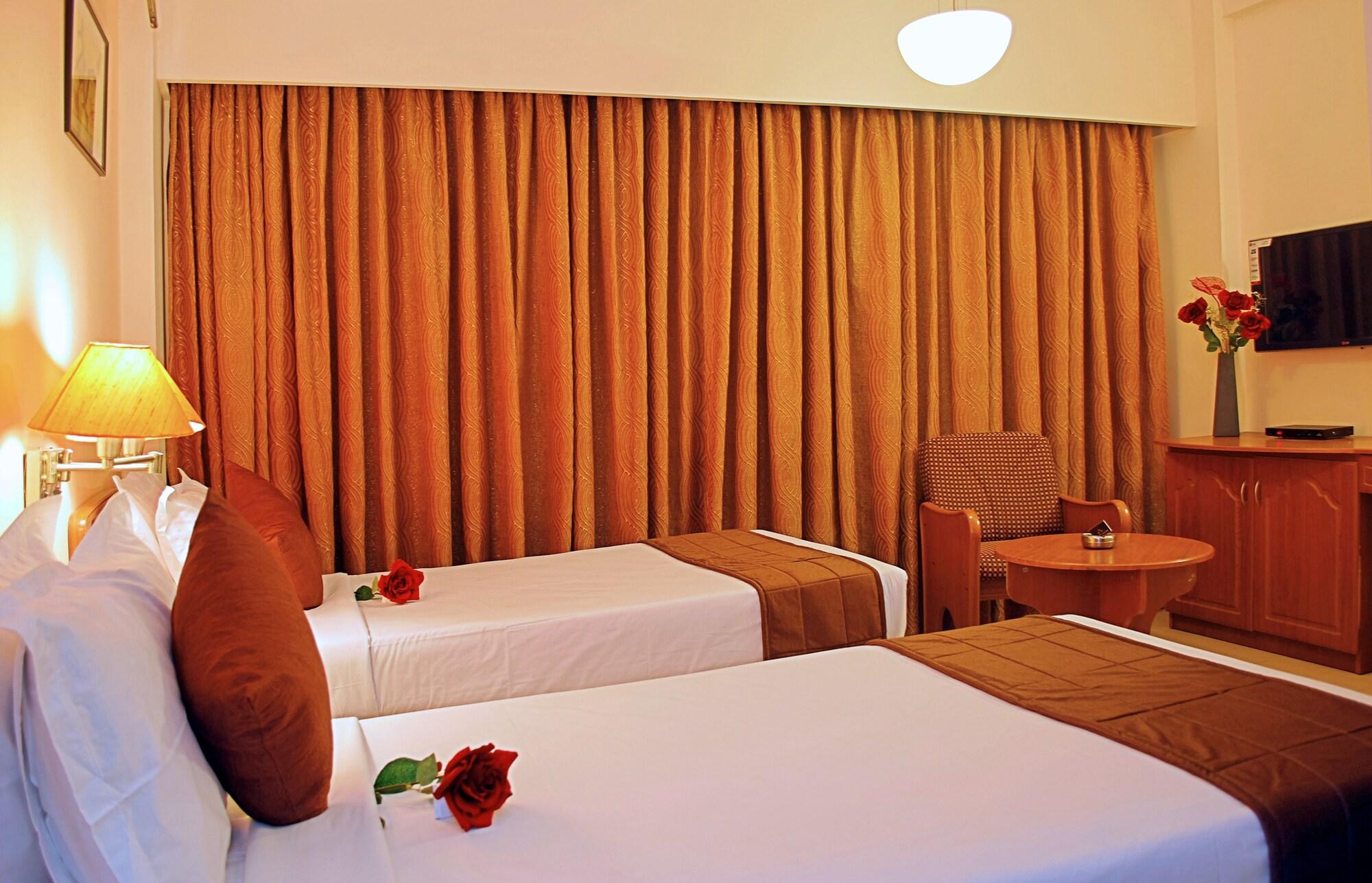 Super Townhouse Koyambedu Hotel Chennai Exterior foto