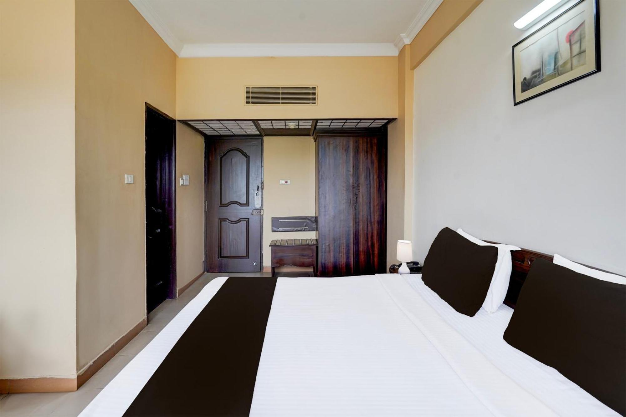 Super Townhouse Koyambedu Hotel Chennai Exterior foto