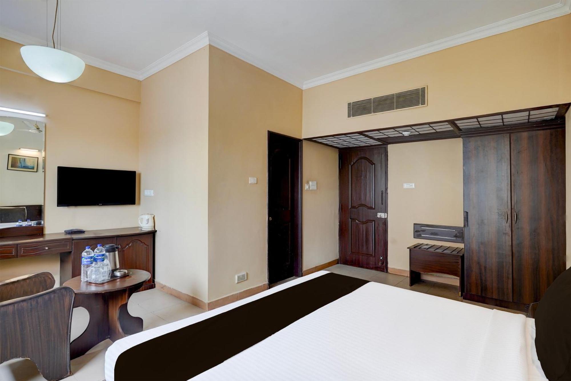 Super Townhouse Koyambedu Hotel Chennai Exterior foto