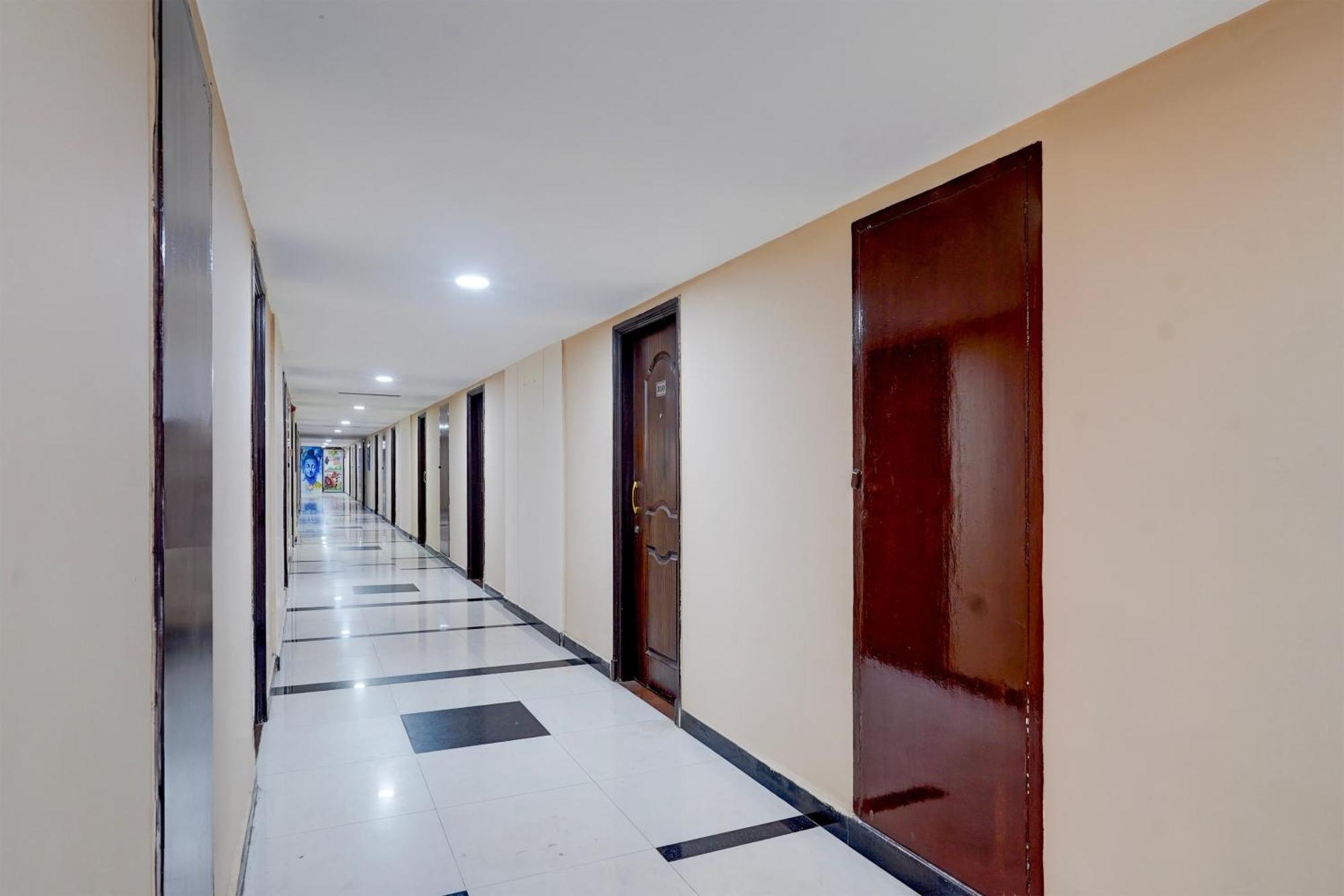 Super Townhouse Koyambedu Hotel Chennai Exterior foto