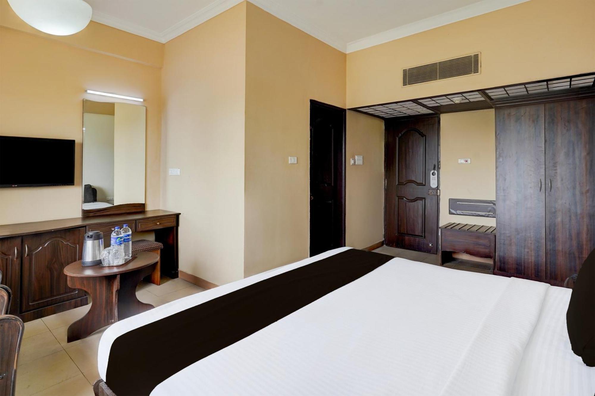 Super Townhouse Koyambedu Hotel Chennai Exterior foto