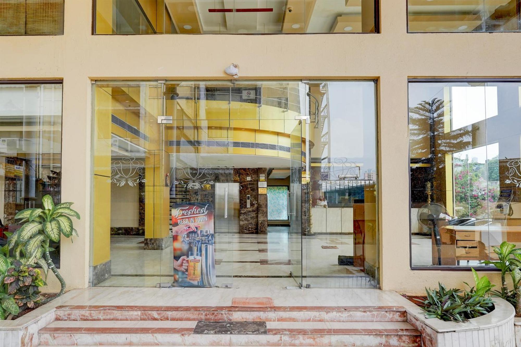 Super Townhouse Koyambedu Hotel Chennai Exterior foto