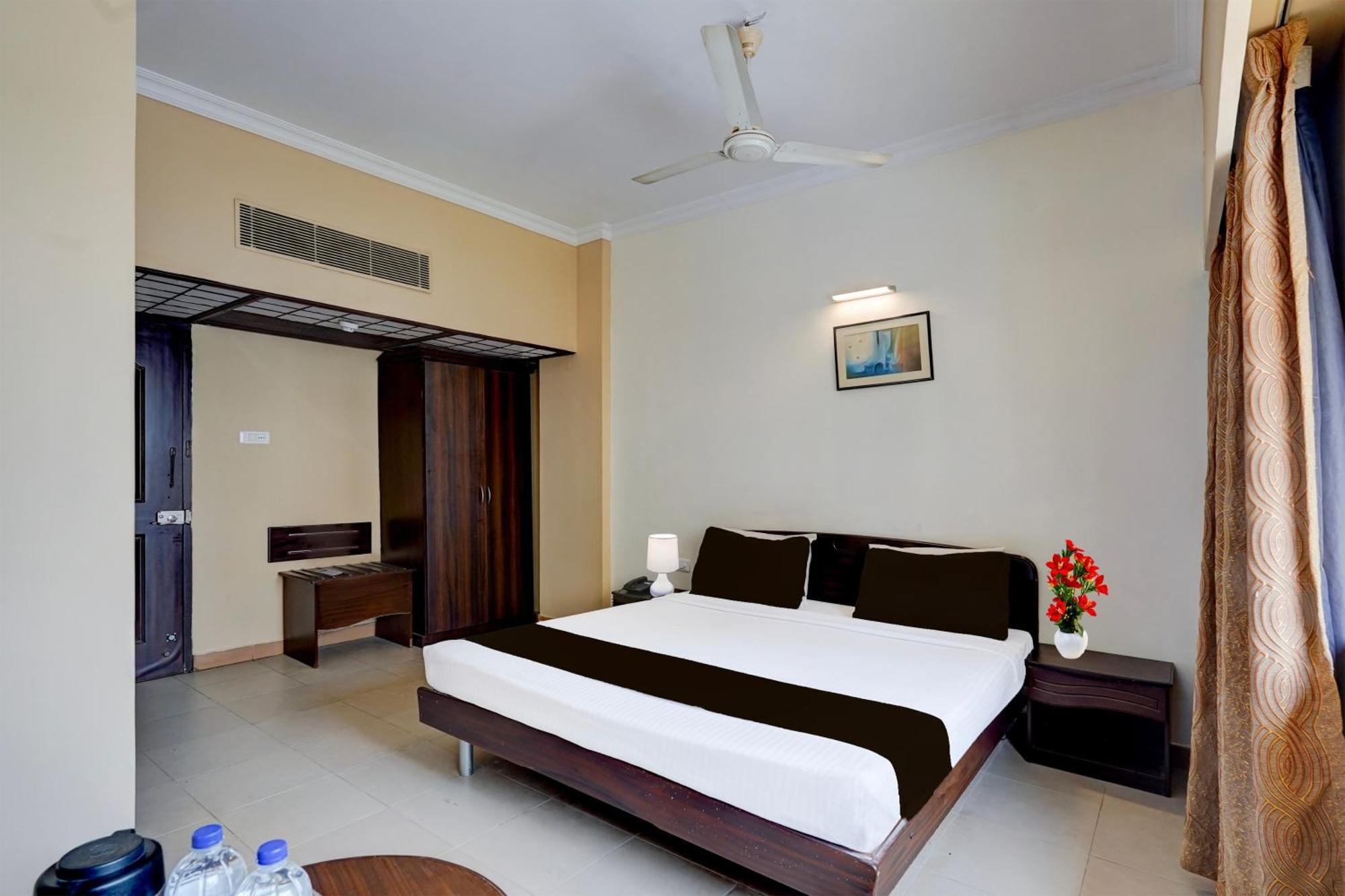 Super Townhouse Koyambedu Hotel Chennai Exterior foto