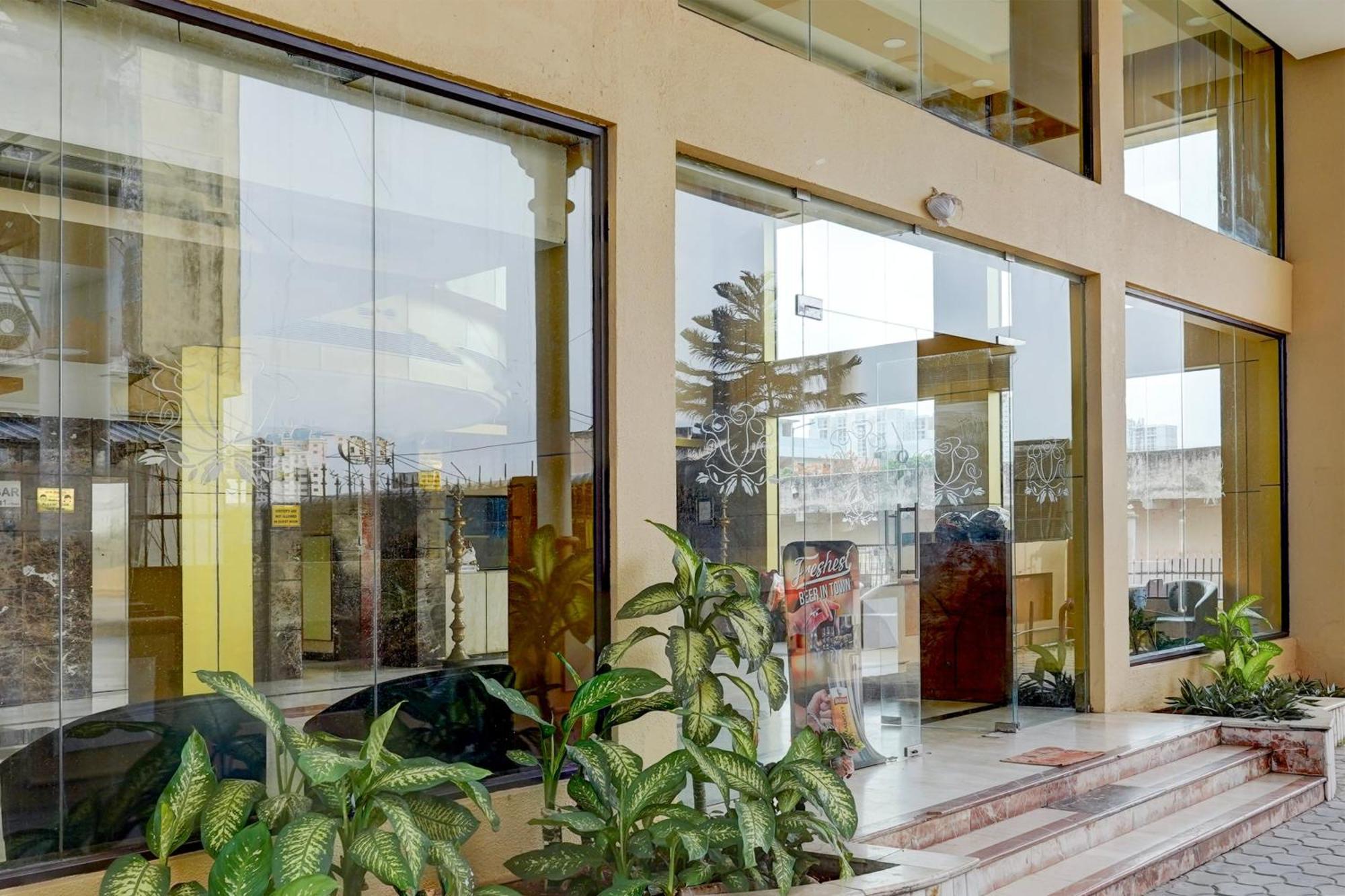 Super Townhouse Koyambedu Hotel Chennai Exterior foto