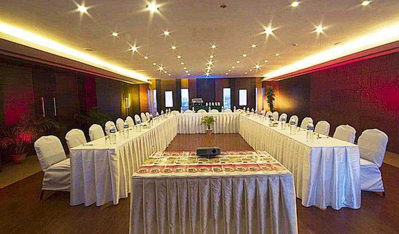 Super Townhouse Koyambedu Hotel Chennai Exterior foto