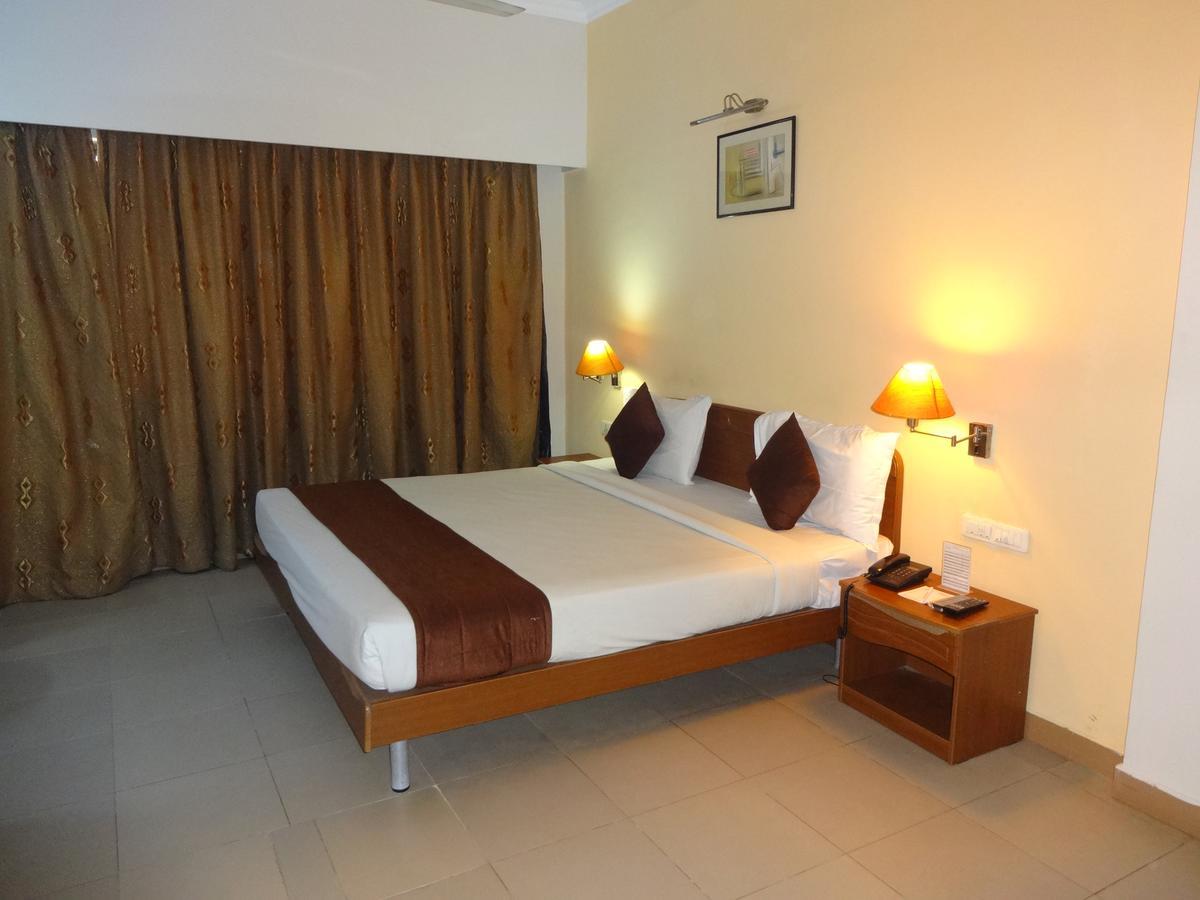 Super Townhouse Koyambedu Hotel Chennai Exterior foto