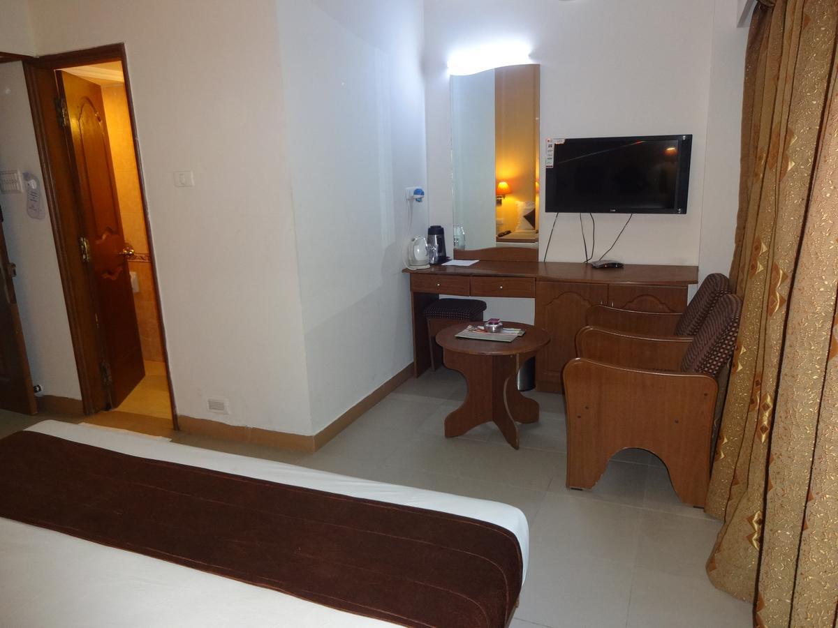 Super Townhouse Koyambedu Hotel Chennai Exterior foto
