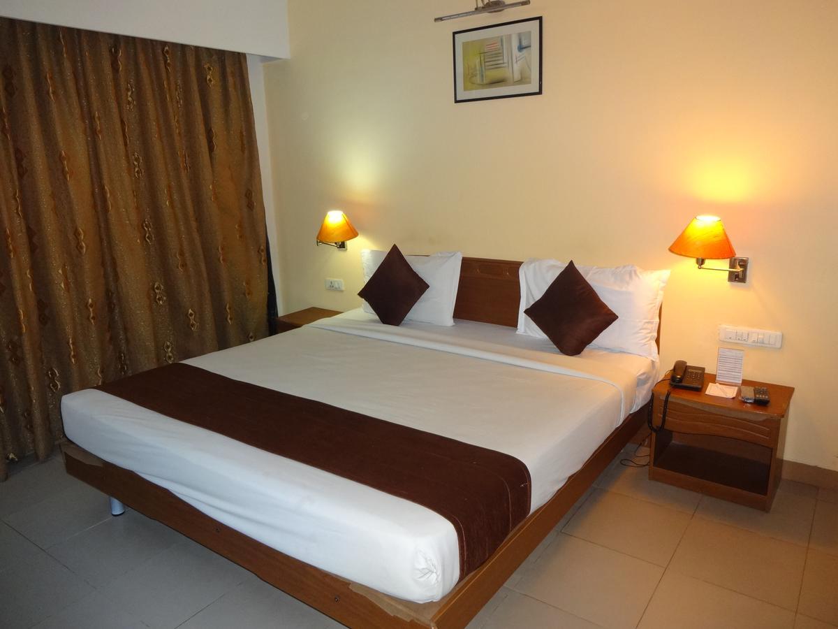 Super Townhouse Koyambedu Hotel Chennai Exterior foto