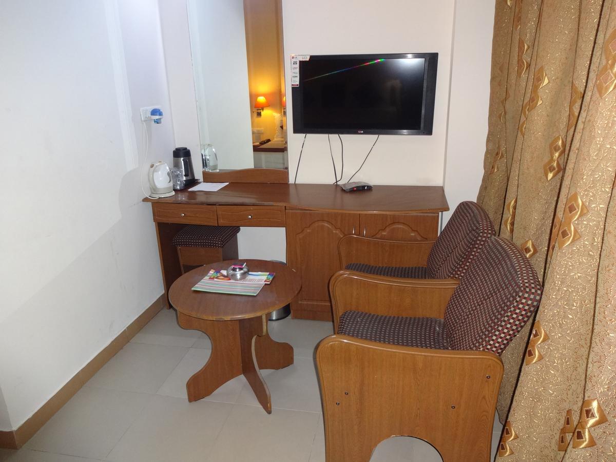 Super Townhouse Koyambedu Hotel Chennai Exterior foto