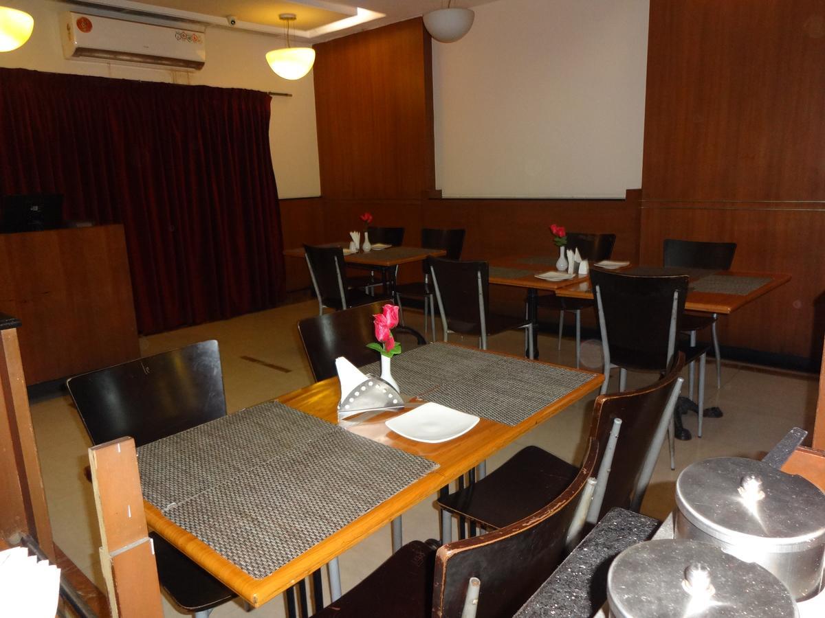 Super Townhouse Koyambedu Hotel Chennai Exterior foto