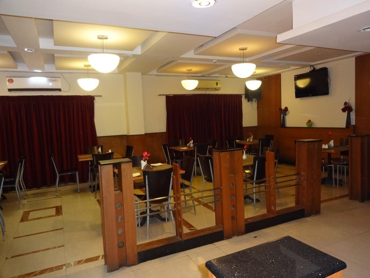 Super Townhouse Koyambedu Hotel Chennai Exterior foto