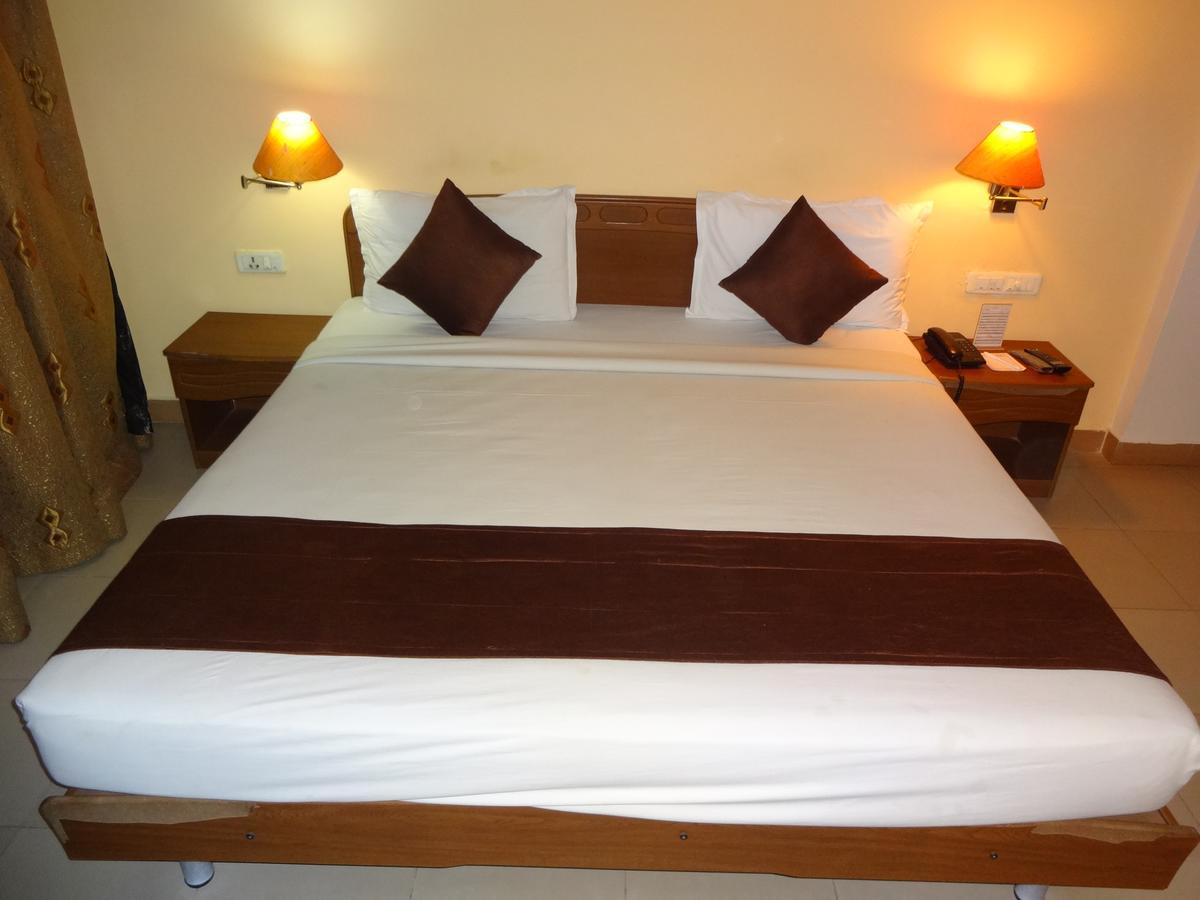 Super Townhouse Koyambedu Hotel Chennai Exterior foto