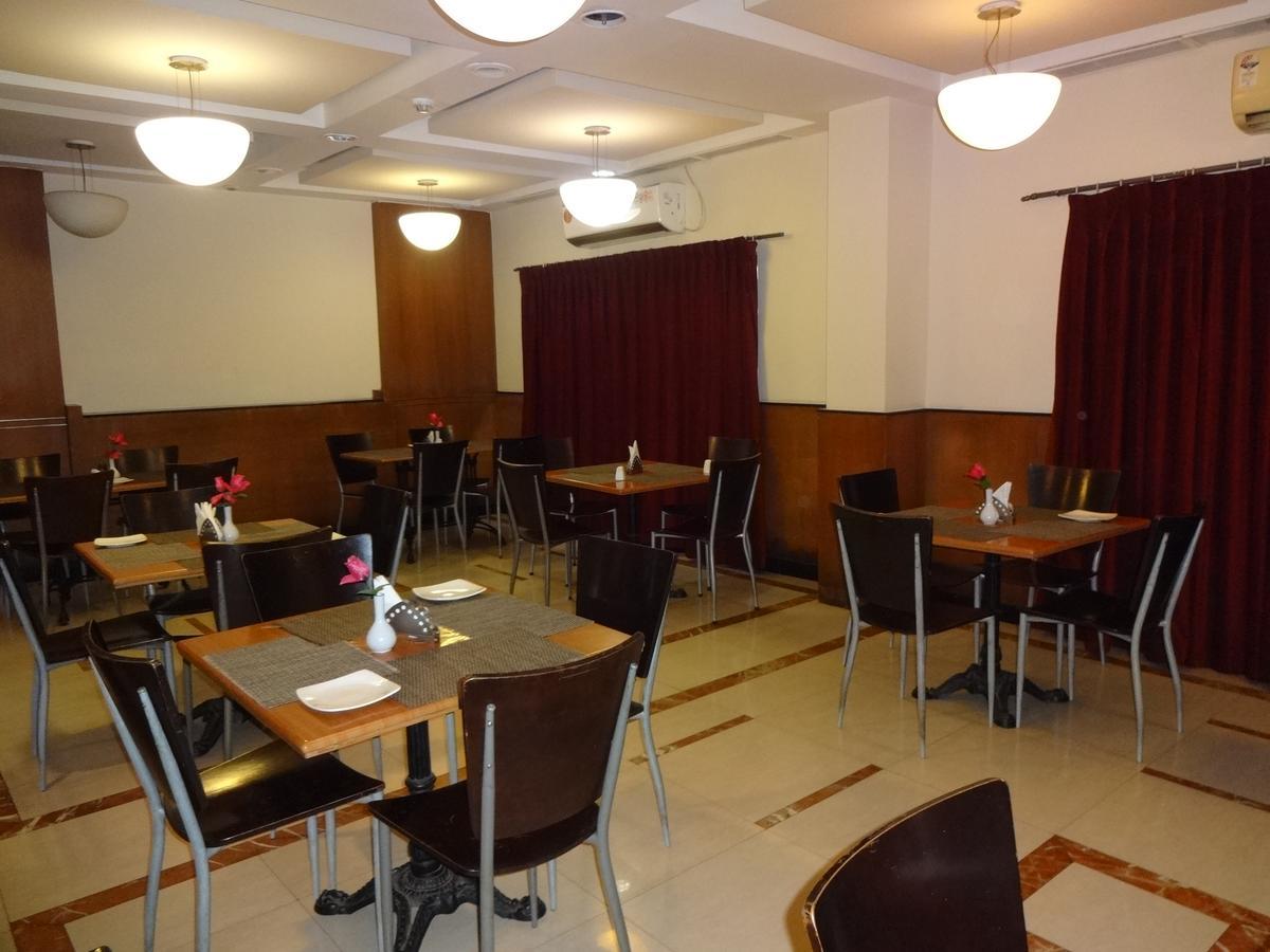 Super Townhouse Koyambedu Hotel Chennai Exterior foto