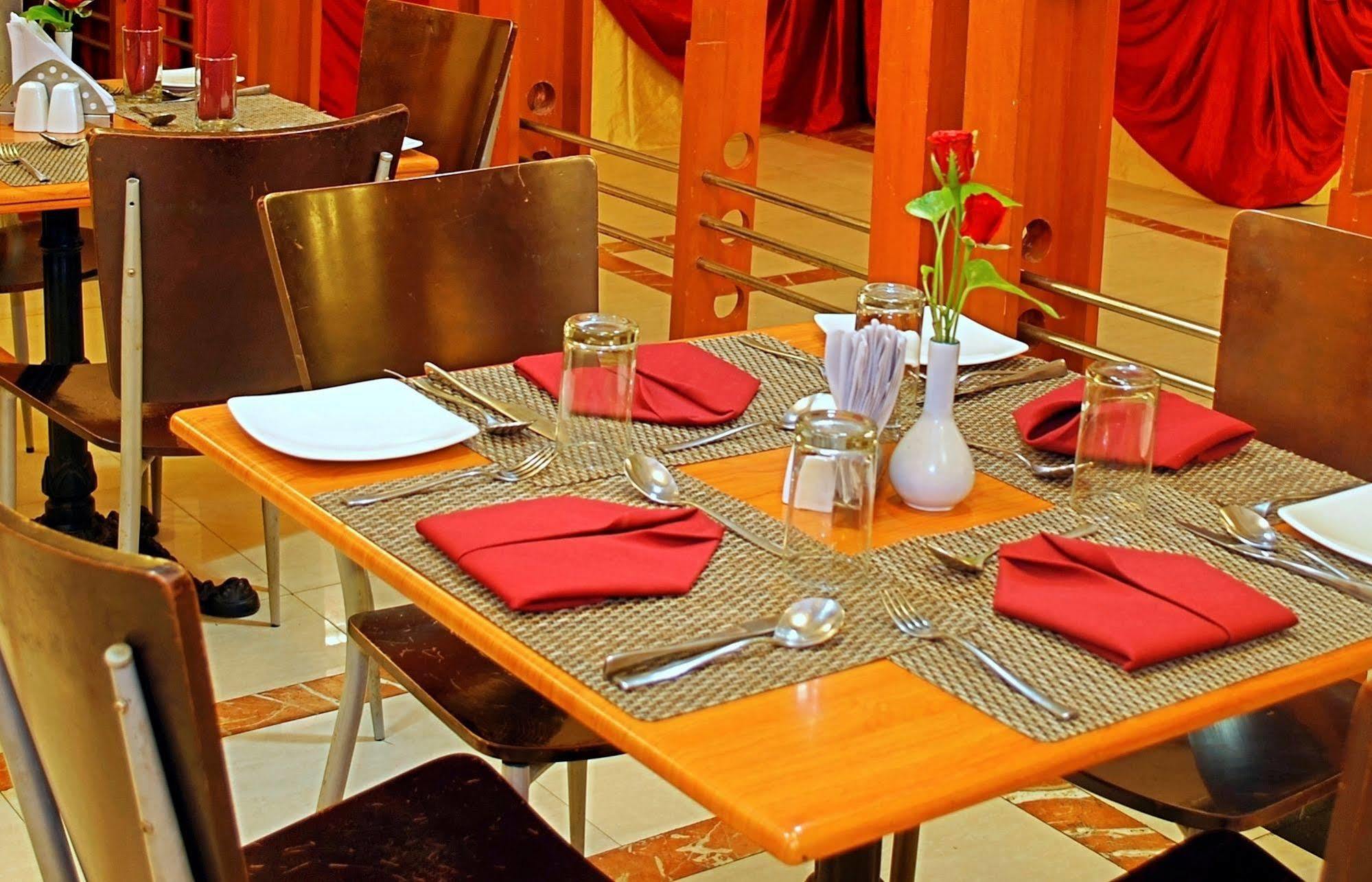 Super Townhouse Koyambedu Hotel Chennai Exterior foto