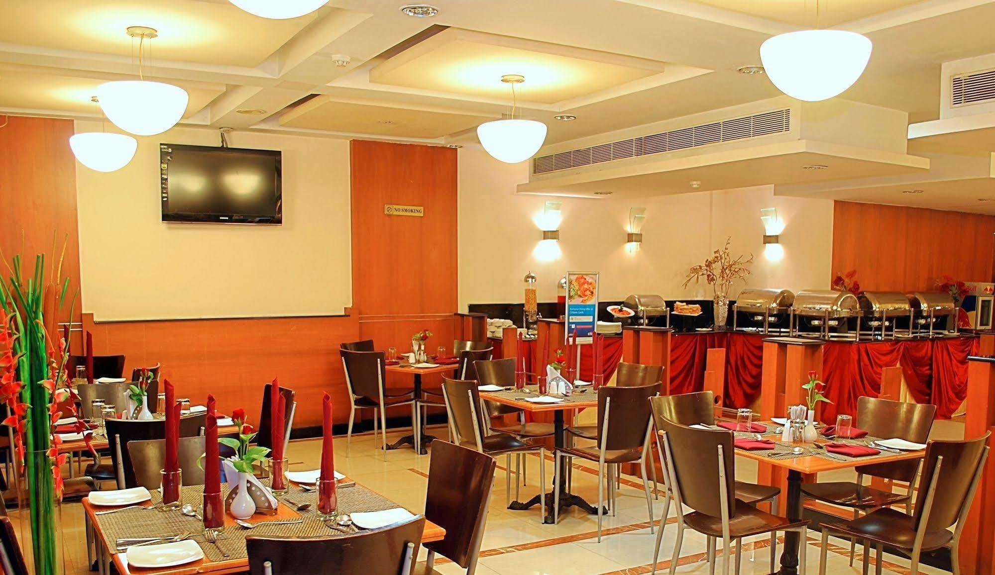 Super Townhouse Koyambedu Hotel Chennai Exterior foto