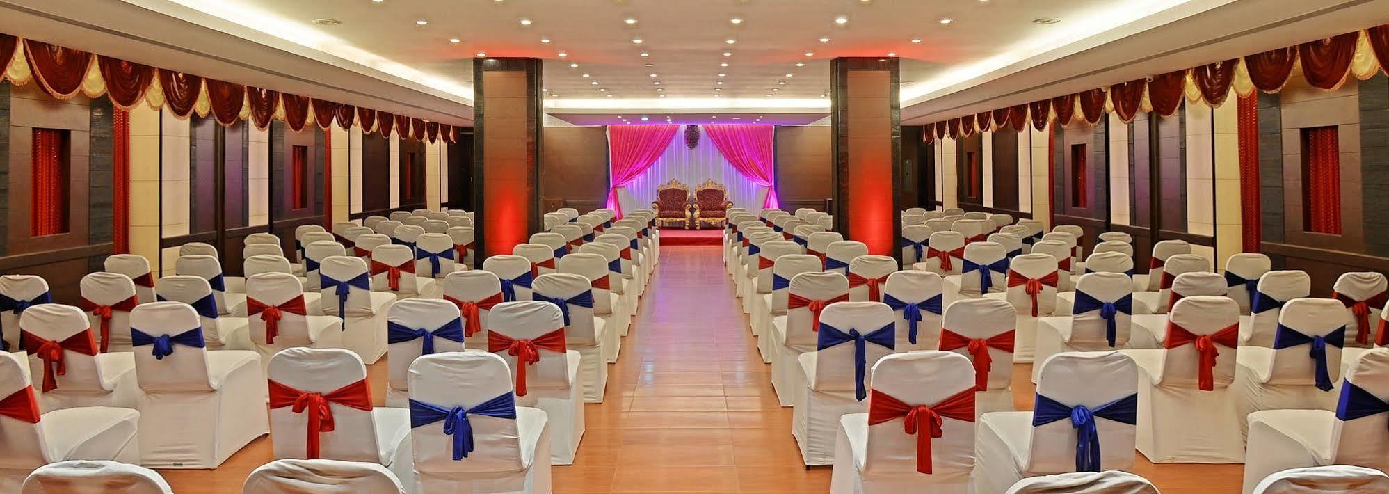 Super Townhouse Koyambedu Hotel Chennai Exterior foto