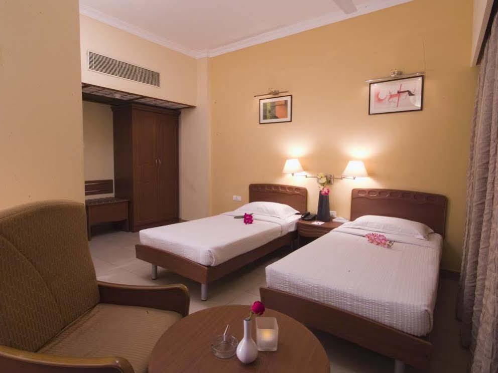 Super Townhouse Koyambedu Hotel Chennai Exterior foto