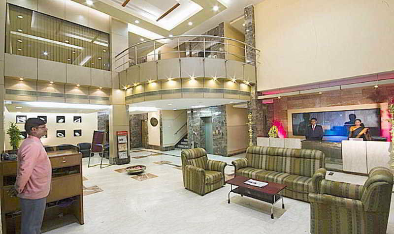 Super Townhouse Koyambedu Hotel Chennai Exterior foto